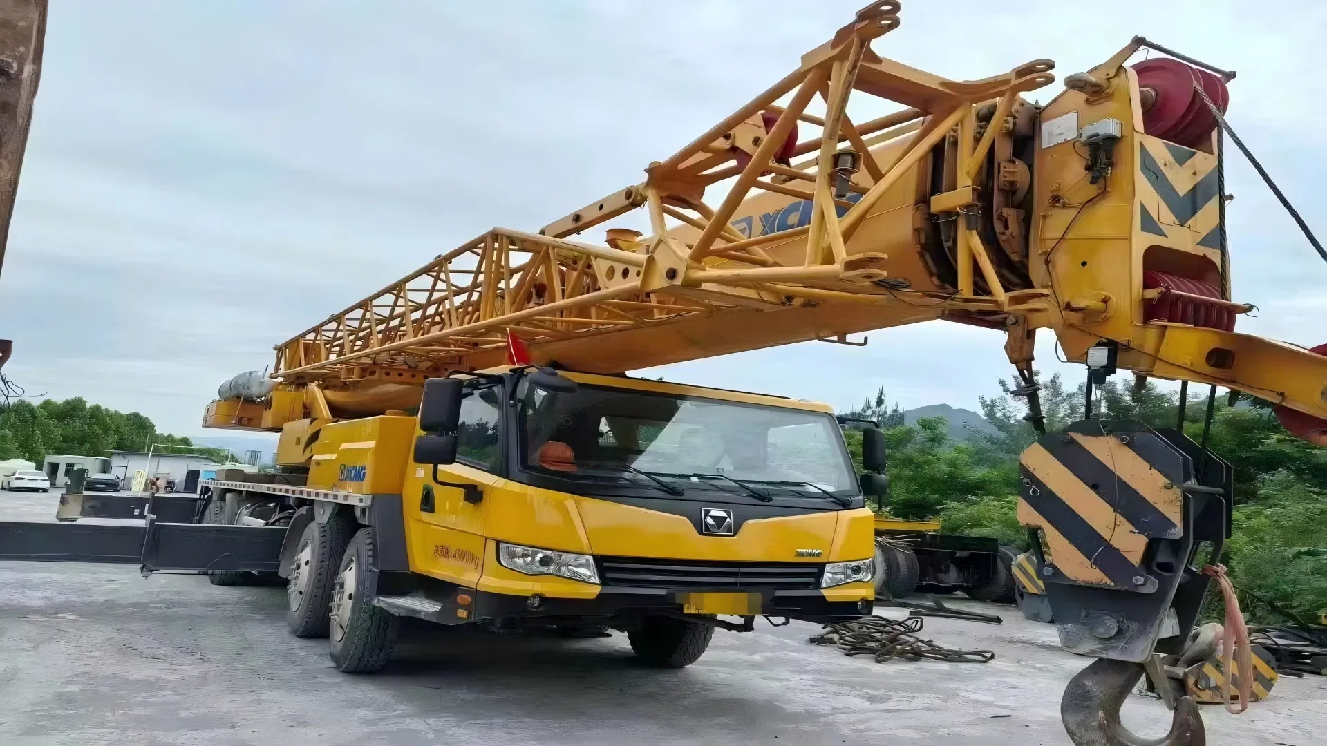 Reliable 2023 Xc Mg 55 Ton Truck Crane at Low Price