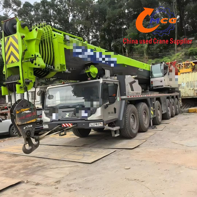 2024 Zoomlion 300-ton all-terrain six-axle dual-engine truck crane