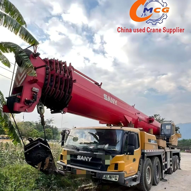 The 100-ton truck crane produced by Sany in 2022 worked for 3,400 hours and traveled 12,700 kilometers
