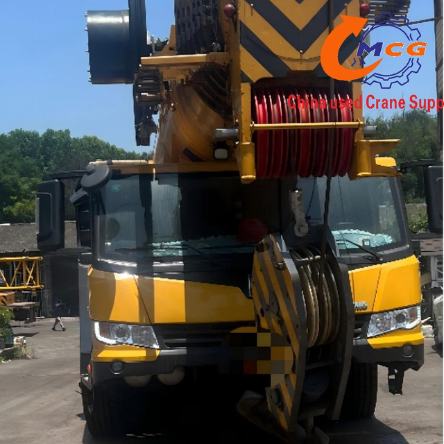 The XCMG 230-ton all-terrain XCA230L7 truck crane, manufactured in 2021, has a short operating time and a reasonable price.