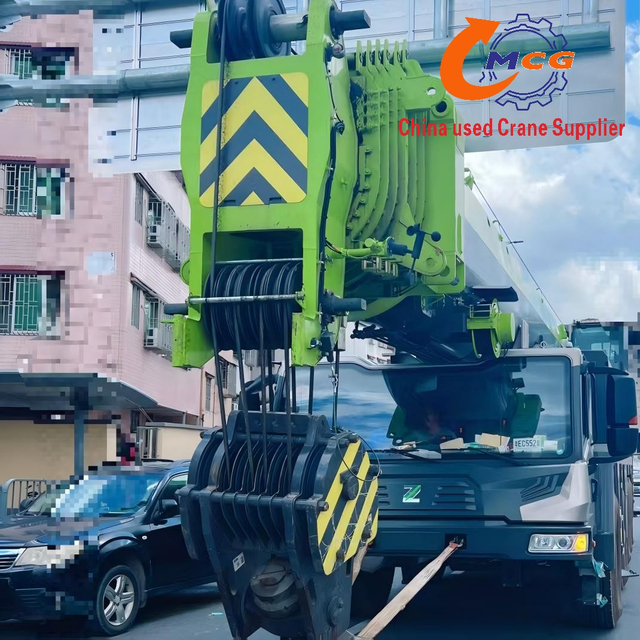 For Sale: 2025 Zoomlion 300-ton all-terrain ZAT3000V8 truck crane, in brand new condition.