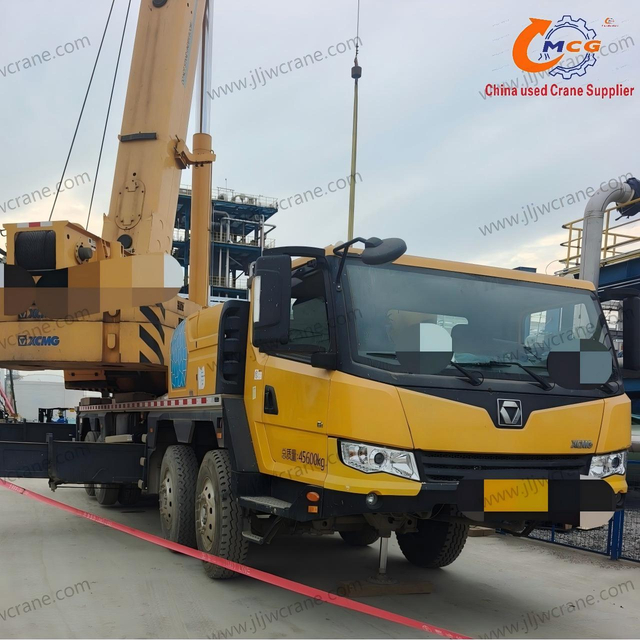 2021 XCMG 60-ton 6-section boom used truck crane in good condition at an affordable price