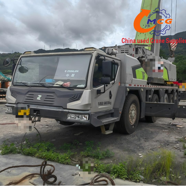 Used 2021 Zoomlion 130-ton 8-section boom truck crane, reasonably priced.