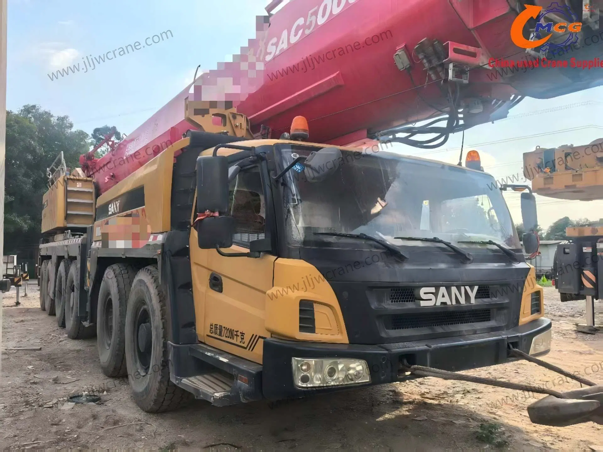 Heavy-Duty 300 Ton Mobile Truck Crane for Construction Projects
