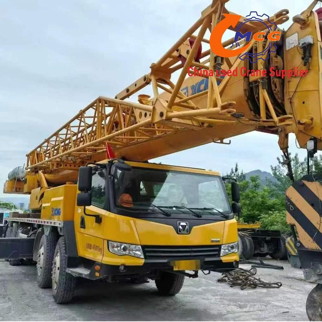 Reasonably priced 2022 XCMG 55-ton 5-section boom used truck crane in excellent condition. Inquiries welcome.