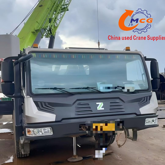 For sale: 2023 Zoomlion 100-ton 6-section boom used truck crane