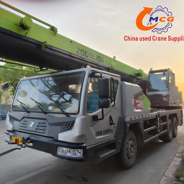 Reliable 2021 Zoomlion 25-ton 5-section boom used truck crane, reasonably priced.
